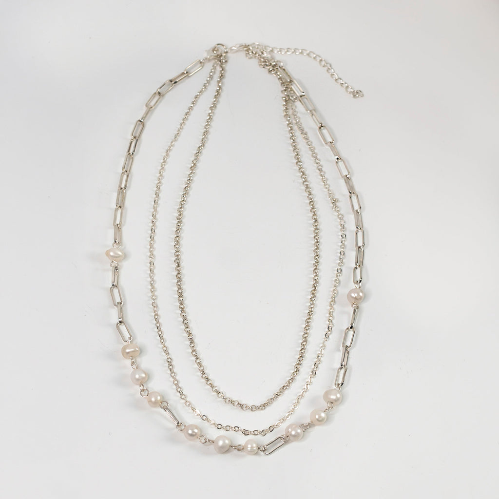 Coquette silver necklace