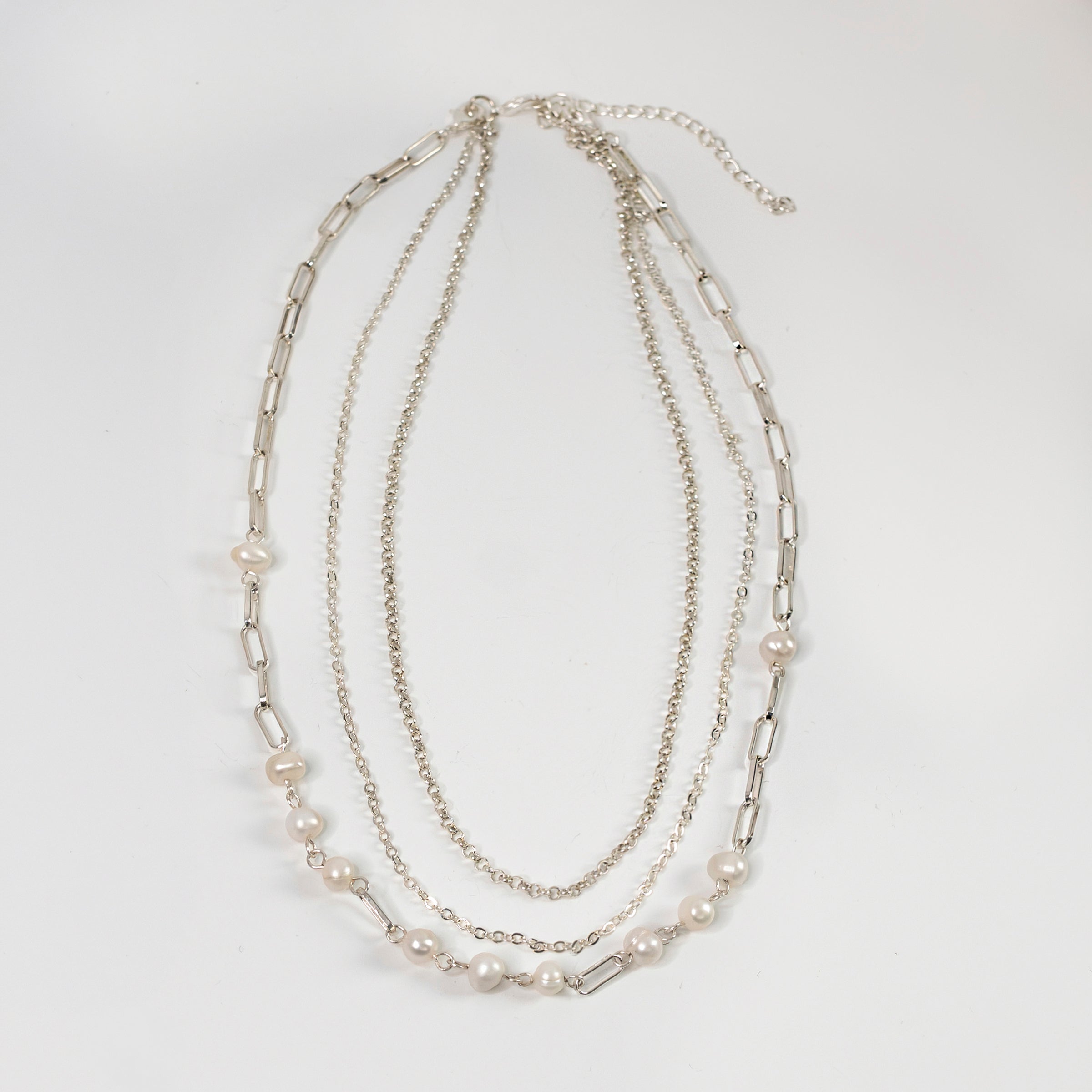 Coquette silver necklace