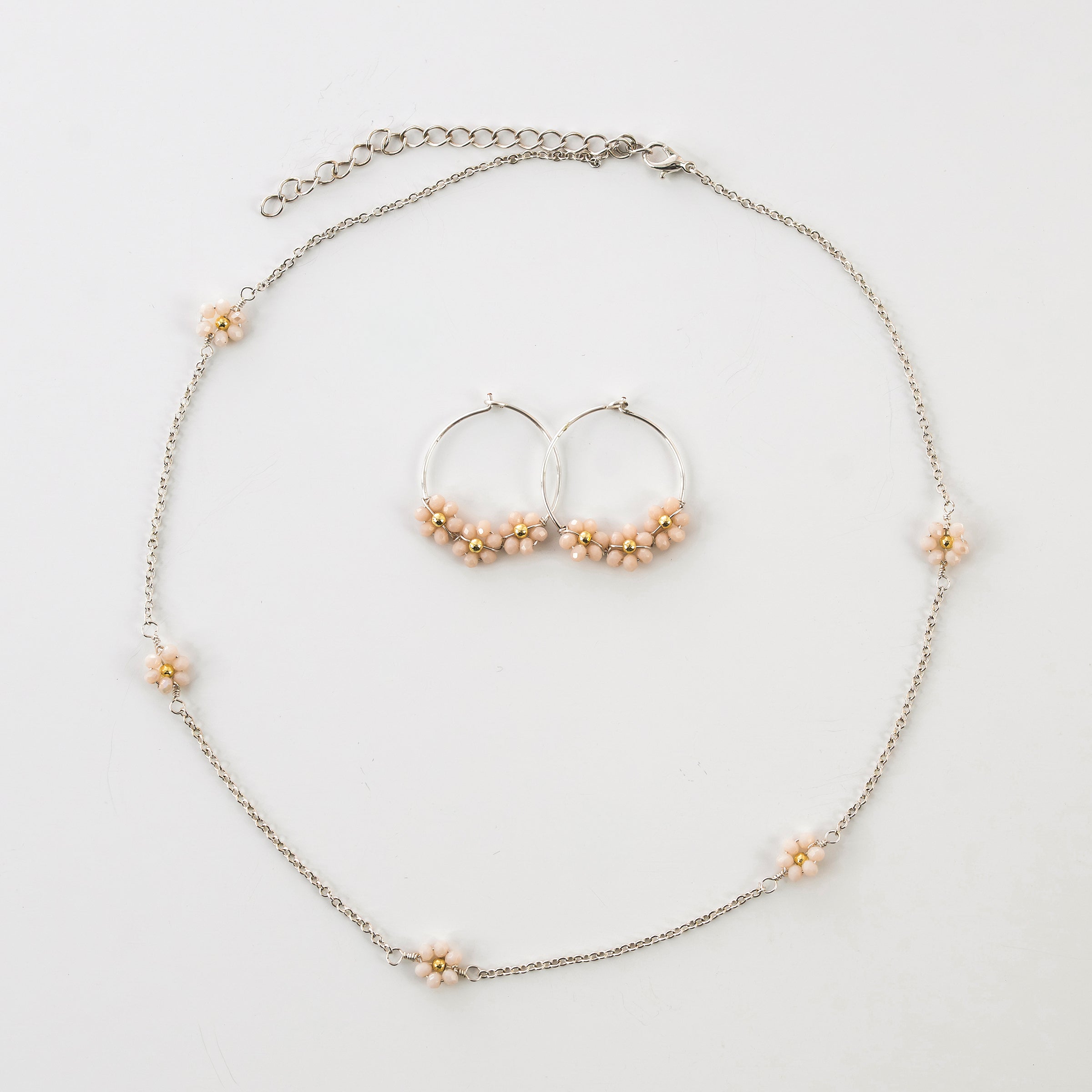 Daisy silver necklace
