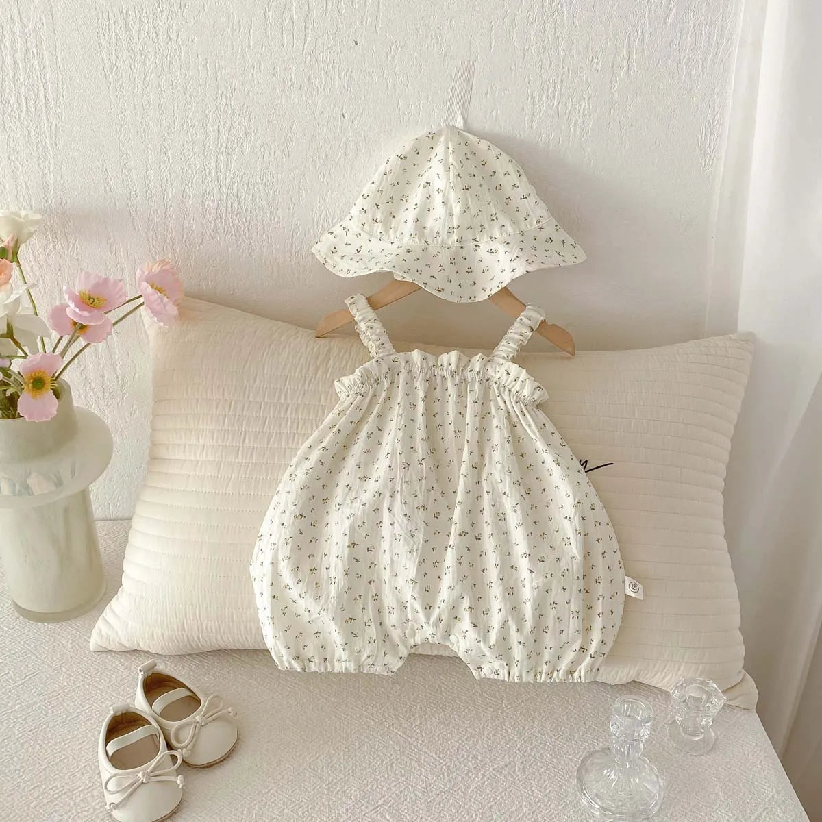 Korean-style summer baby girl thin strap floral jumpsuit hat, baby girl fashion strap jumpsuit, very suitable for travel wear