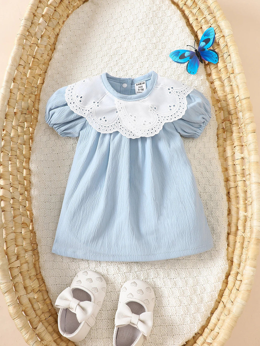 Summer new baby girl blue bubble short sleeved patch white lace round neck dress gentle, sweet and cute