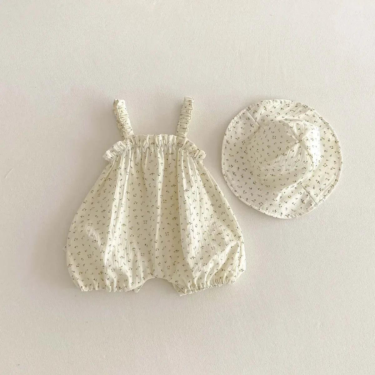 Korean-style summer baby girl thin strap floral jumpsuit hat, baby girl fashion strap jumpsuit, very suitable for travel wear