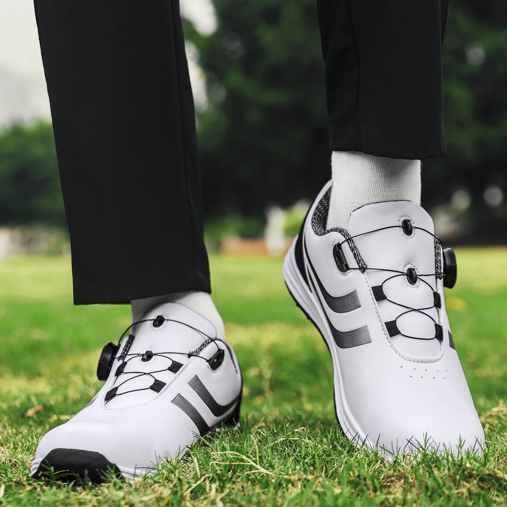 Golf Shoes for Men, Fashionable and Casual, Suitable for Outdoor Use, Breathable and Comfortable, With Anti-Slip Soles in White