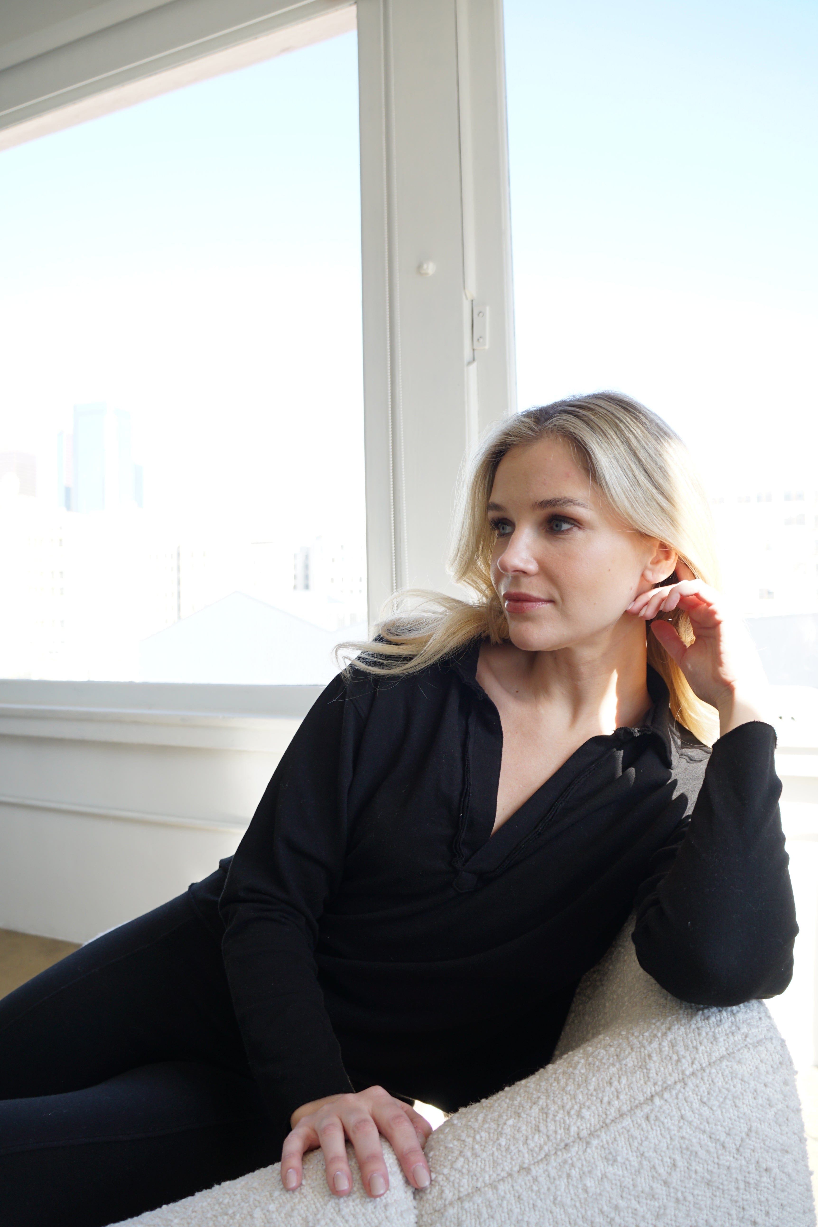 Khloe Cotton V-Neck Henley - Nero
